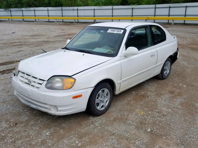 KMHCG35C15U353520 - 2005 HYUNDAI ACCENT GS WHITE photo 2