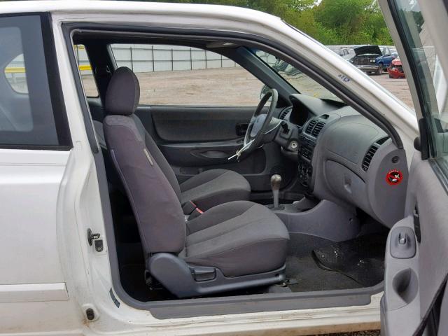 KMHCG35C15U353520 - 2005 HYUNDAI ACCENT GS WHITE photo 5