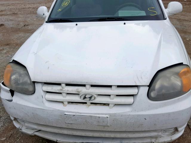 KMHCG35C15U353520 - 2005 HYUNDAI ACCENT GS WHITE photo 7