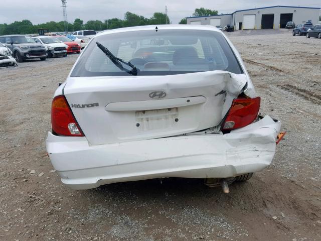 KMHCG35C15U353520 - 2005 HYUNDAI ACCENT GS WHITE photo 9