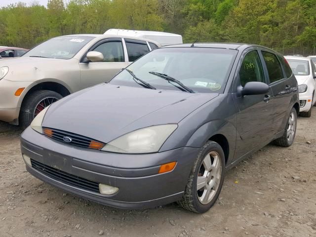 3FAFP37ZX3R175846 - 2003 FORD FOCUS ZX5 GRAY photo 2