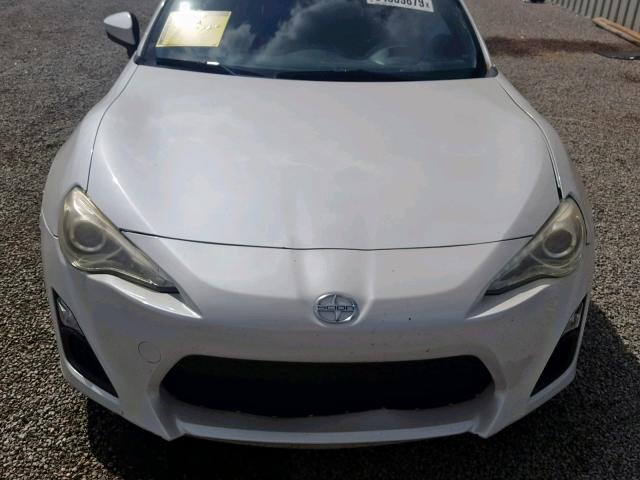 JF1ZNAA18D1731478 - 2013 TOYOTA SCION FR-S WHITE photo 7