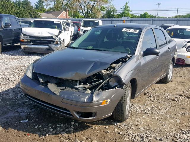 1FAHP34N96W126391 - 2006 FORD FOCUS ZX4 GRAY photo 2