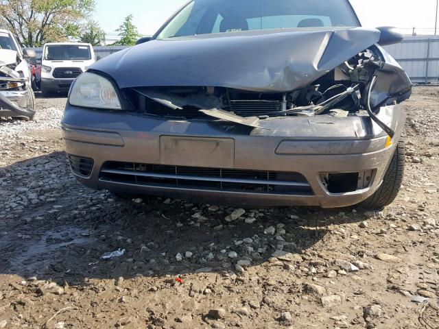 1FAHP34N96W126391 - 2006 FORD FOCUS ZX4 GRAY photo 9