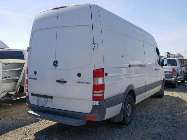 WD3PE8CC9D5730089 - 2013 MERCEDES-BENZ SPRINTER 2 WHITE photo 4