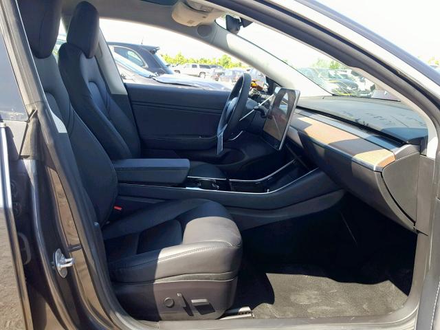 5YJ3E1EA6JF028295 - 2018 TESLA MODEL 3 GRAY photo 5