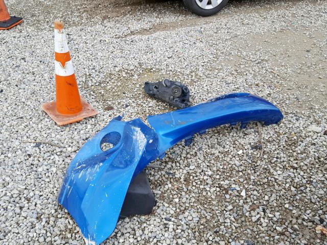 1FAHP3GN2AW182158 - 2010 FORD FOCUS SES BLUE photo 9