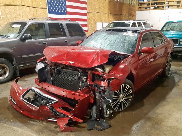2C3CCAGG0EH166801 - 2014 CHRYSLER 300 S RED photo 2