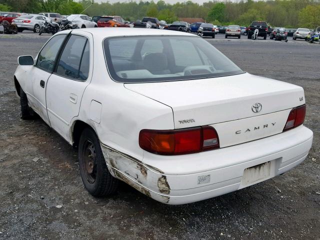 4T1BG12K6TU814140 - 1996 TOYOTA CAMRY DX WHITE photo 3