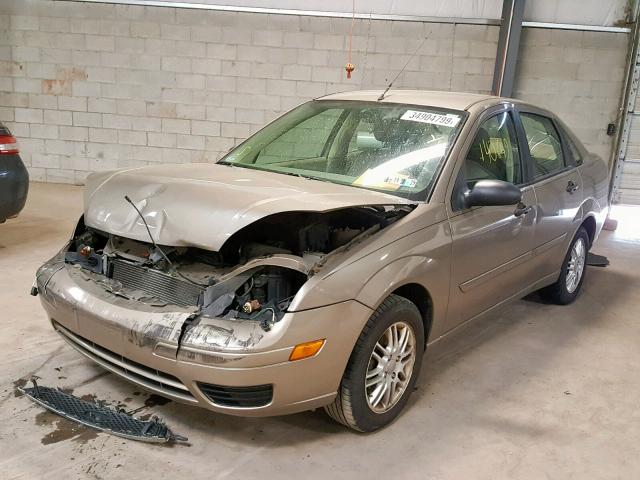 1FAFP34N55W251247 - 2005 FORD FOCUS ZX4 TAN photo 2