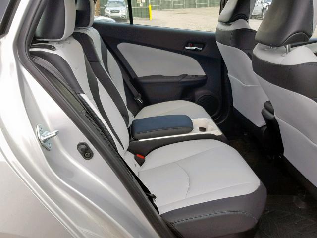 JTDKARFP5H3038638 - 2017 TOYOTA PRIUS PRIM 银色 照片 6