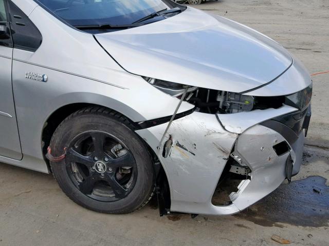 JTDKARFP5H3038638 - 2017 TOYOTA PRIUS PRIM 银色 照片 9
