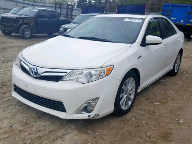 4T1BD1FK4CU005724 - 2012 TOYOTA CAMRY HYBR WHITE photo 2