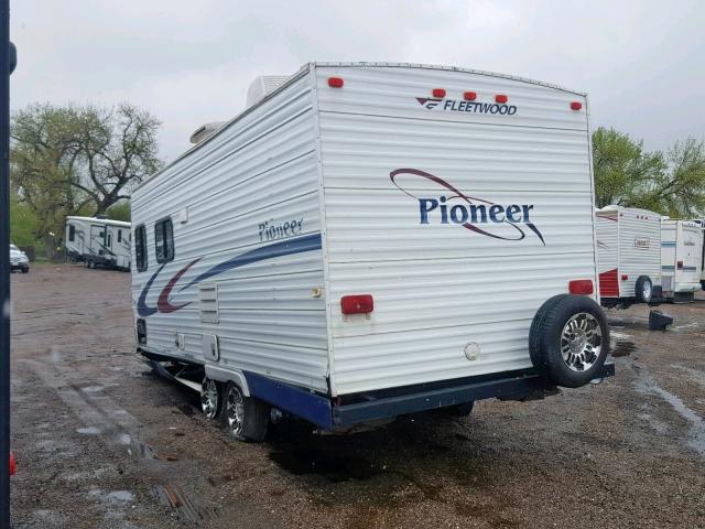 1EB1T182356010628 - 2005 FLEETWOOD PIONEER  WHITE photo 3