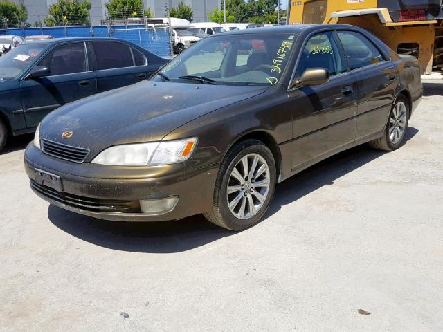 JT8BF22G0V0034894 - 1997 LEXUS ES 300 GREEN photo 2