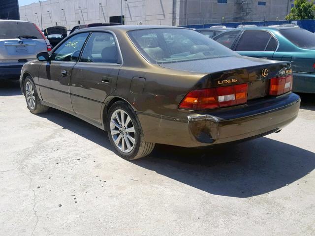 JT8BF22G0V0034894 - 1997 LEXUS ES 300 GREEN photo 3