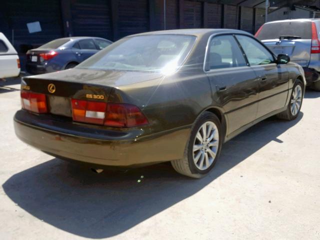 JT8BF22G0V0034894 - 1997 LEXUS ES 300 GREEN photo 4