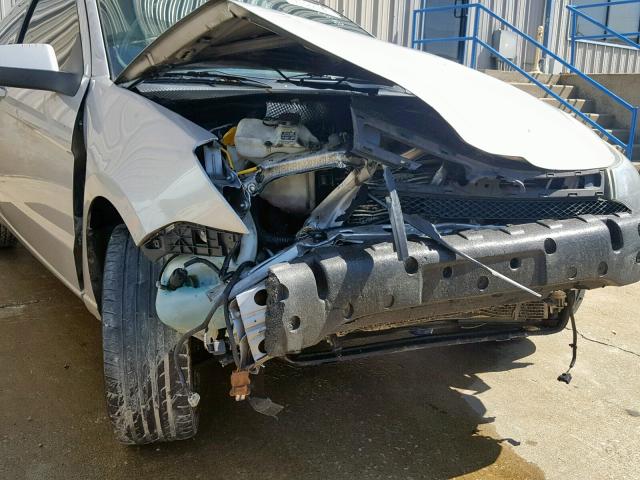 1FAHP33N99W212483 - 2009 FORD FOCUS SES SILVER photo 9