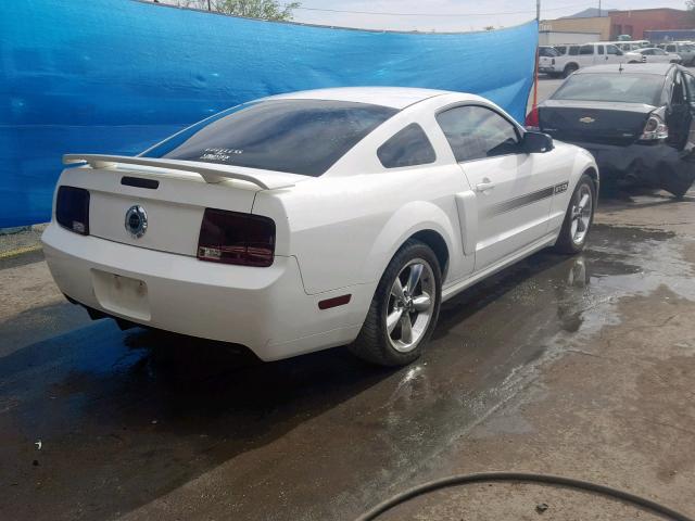 1ZVHT82H685159175 - 2008 FORD MUSTANG GT WHITE photo 4
