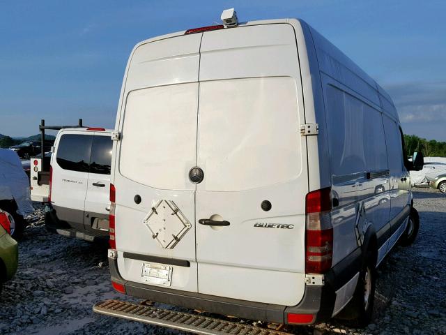 WD3PE8CB3B5602659 - 2011 MERCEDES-BENZ SPRINTER 2 WHITE photo 4