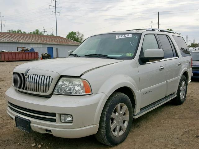 5LMFU28596LJ26805 - 2006 LINCOLN NAVIGATOR 白色 照片 2