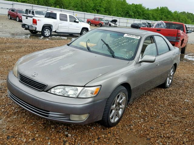 JT8BF28G0W5021946 - 1998 LEXUS ES 300 BEIGE photo 2