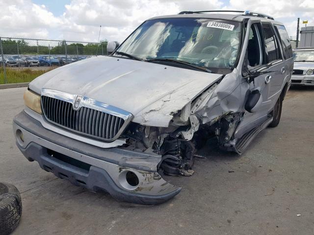 5LMRU27L9WLJ61437 - 1998 LINCOLN NAVIGATOR 银色 照片 2