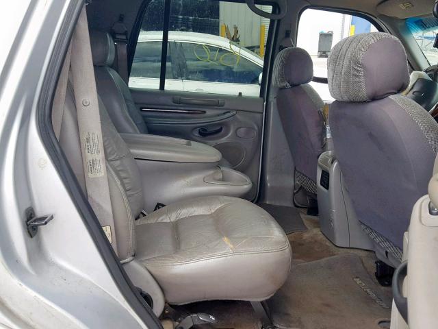 5LMRU27L9WLJ61437 - 1998 LINCOLN NAVIGATOR 银色 照片 6