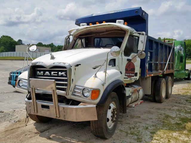 1M2AG11C76M040426 - 2006 MACK 700 CV700 WHITE photo 2