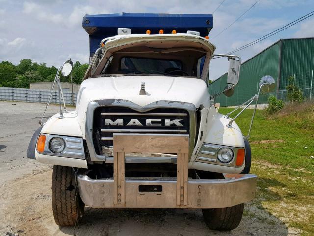 1M2AG11C76M040426 - 2006 MACK 700 CV700 WHITE photo 9