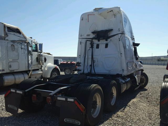 3AKJGLD51GSHE2998 - 2016 FREIGHTLINER CASCADIA 1 WHITE photo 4