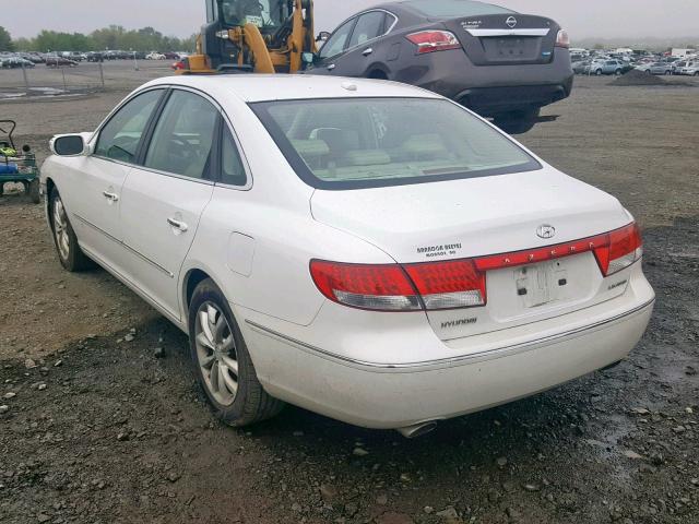 KMHFC46F28A258140 - 2008 HYUNDAI AZERA SE WHITE photo 3