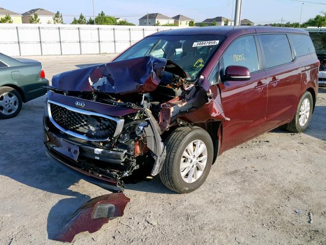 KNDMB5C18H6305705 - 2017 KIA SEDONA LX BURGUNDY photo 2