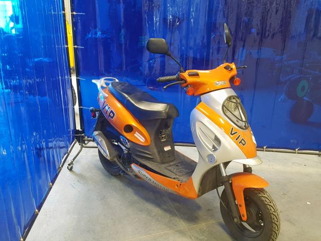 L9NTCBAD8J1010662 - 2018 OTHER SCOOTER TWO TONE photo 1