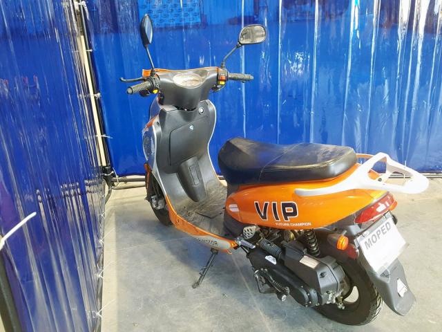L9NTCBAD8J1010662 - 2018 OTHER SCOOTER TWO TONE photo 3