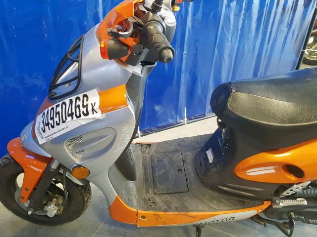 L9NTCBAD8J1010662 - 2018 OTHER SCOOTER TWO TONE photo 9