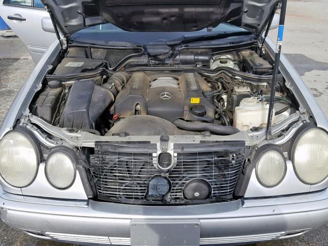 WDBJF65F0WA519845 - 1998 MERCEDES-BENZ E 320 SILVER photo 7