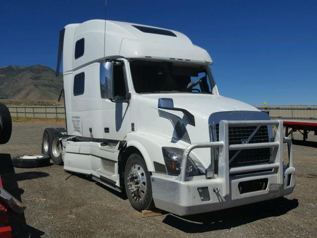 4V4NC9EJ8FN910594 - 2015 VOLVO VN VNL WHITE photo 1