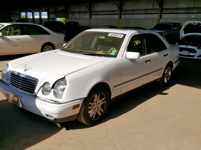 WDBJF65F4WA505978 - 1998 MERCEDES-BENZ E 320 WHITE photo 2