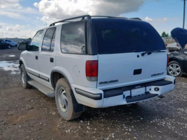 1GNDT13W9X2235999 - 1999 CHEVROLET BLAZER WHITE photo 3