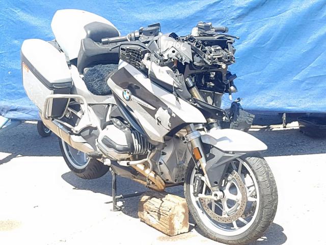 WB10A1308JZ467031 - 2018 BMW R1200 RT SILVER photo 1