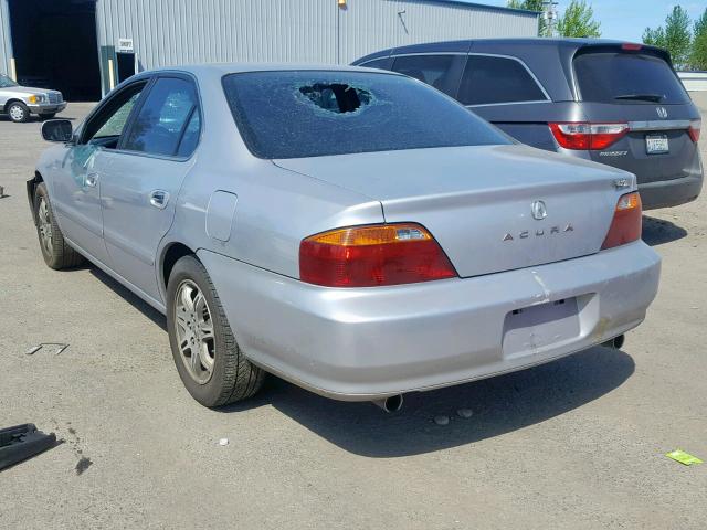 19UUA5665YA006830 - 2000 ACURA 3.2TL SILVER photo 3