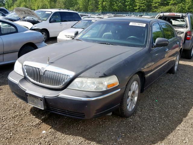 1LNHM84W33Y643979 - 2003 LINCOLN TOWN CAR E BLACK photo 2