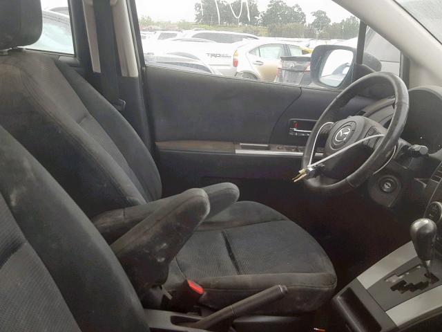 JM1CR29L780325946 - 2008 MAZDA 5 SILVER photo 5