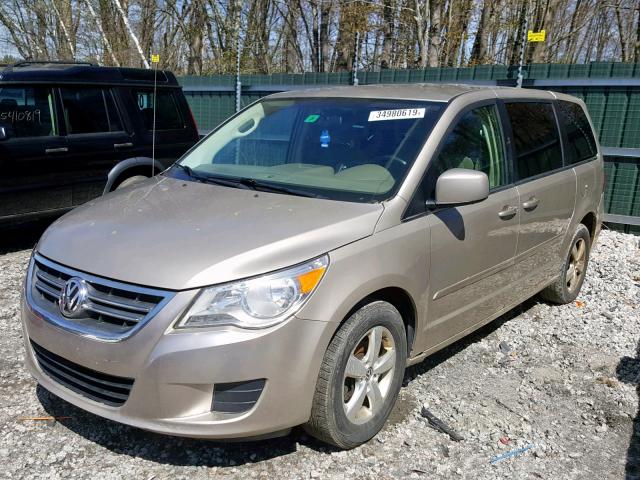 2V8HW34169R558898 - 2009 VOLKSWAGEN ROUTAN SE CREAM photo 2