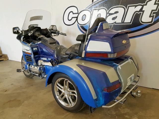 1HFSC2233YA200871 - 2000 HONDA GL1500 SE1 TWO TONE photo 3