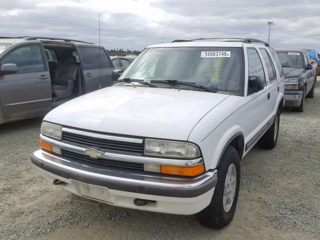 1GNDT13W7X2181599 - 1999 CHEVROLET BLAZER WHITE photo 2