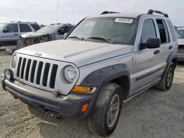 1J4GL38K06W101522 - 2006 JEEP LIBERTY RE SILVER photo 2