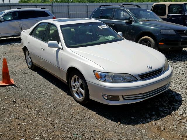 JT8BF28G3Y0274551 - 2000 LEXUS ES 300 WHITE photo 1