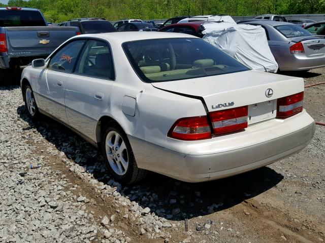 JT8BF28G3Y0274551 - 2000 LEXUS ES 300 WHITE photo 3